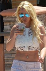 BRITNEY SPEARS Leaves Sogno Boutique in Thousand Oaks 07/17/2015