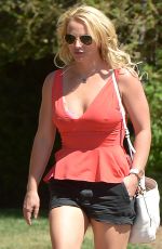 BRITNEY SPEARS Out and About in Calabasas 07/03/2015