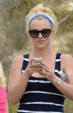 BRITNEY SPEARS Out and About in Thousand Oaks 07/10/2015
