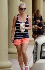 BRITNEY SPEARS Out and About in Thousand Oaks 07/10/2015