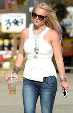 BRITNEY SPEARS Out and About in Westlake Village 07/29/2015