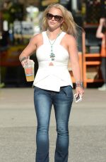 BRITNEY SPEARS Out and About in Westlake Village 07/29/2015