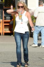 BRITNEY SPEARS Out and About in Westlake Village 07/29/2015
