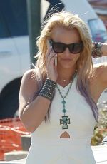 BRITNEY SPEARS Out and About in Westlake Village 07/29/2015