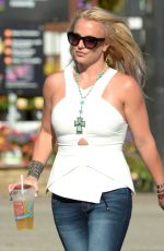 BRITNEY SPEARS Out and About in Westlake Village 07/29/2015