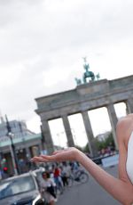 DOUTZEN KROES at Mercedes-benz Press Vernissage in Berlin