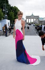 DOUTZEN KROES at Mercedes-benz Press Vernissage in Berlin
