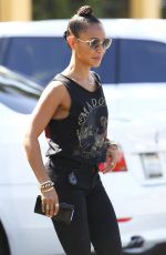JADA PINKETT SMITH at Sunlife Organic in Calabasas 07/14/2015