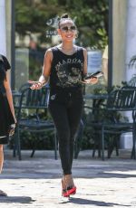 JADA PINKETT SMITH at Sunlife Organic in Calabasas 07/14/2015