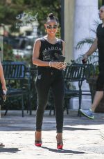 JADA PINKETT SMITH at Sunlife Organic in Calabasas 07/14/2015