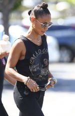 JADA PINKETT SMITH at Sunlife Organic in Calabasas 07/14/2015