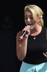 JAMIE LYNN SPEARS Performs at Country Thunder USA in Twin Lakes 07/25/2015
