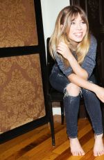 JENNETTE MCCURDY - Into the Gloss Feature