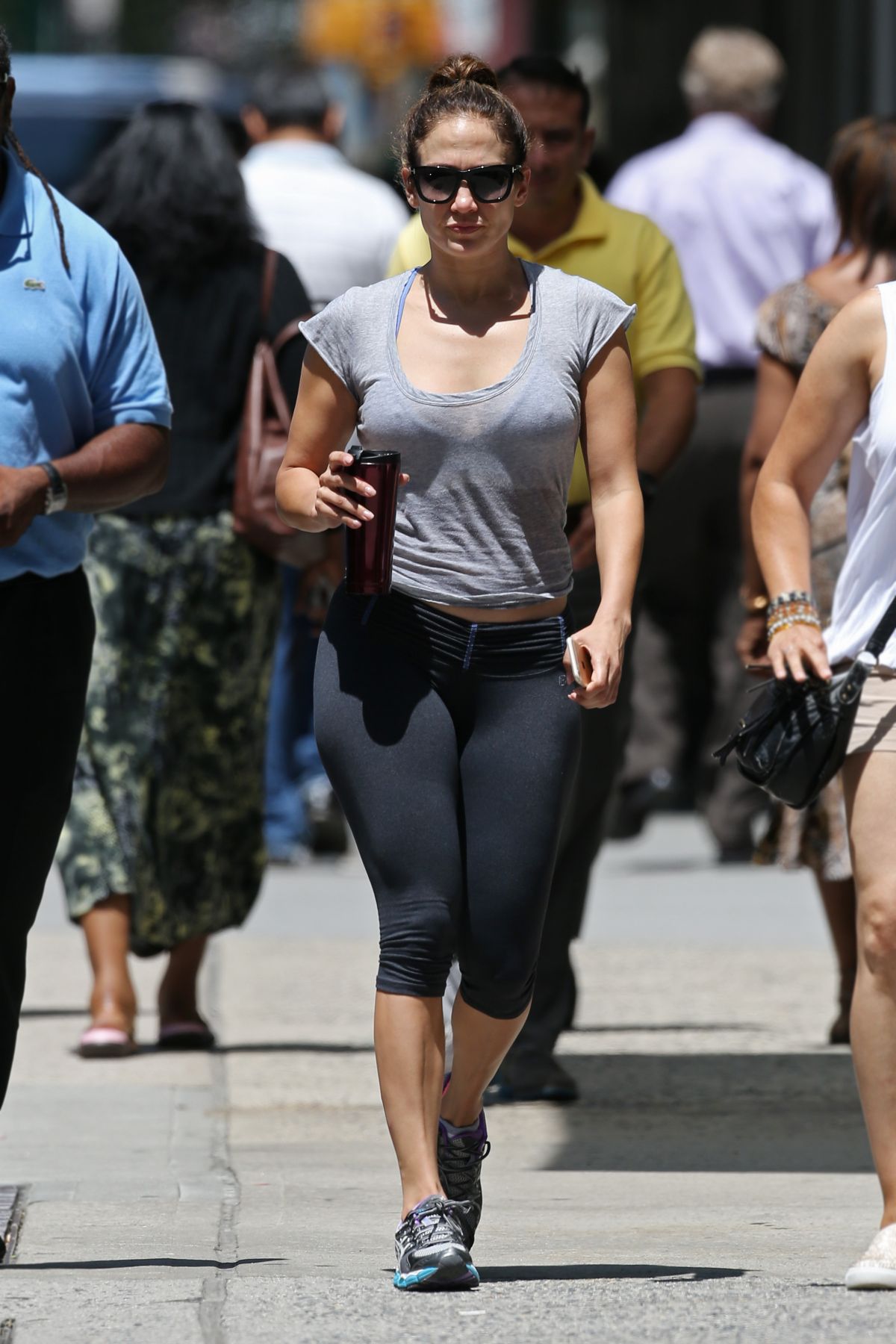 JENNIFER LOPEZ in Leggings Hrading to a Gym in New York 07/14/2015 JENNIFER LOPEZ in Leggings Hrading to a Gym in New York 07/14/2015