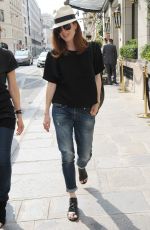 JULIANNE MOORE Out and About in Paris 07/04/2015