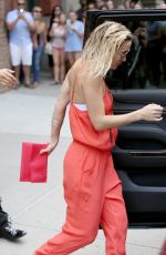 KATE HUDSON Leaves Her Hotel in New York 07/11/2015