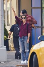 KATIE HOLMES Hailing a Taxi in New York 07/28/2015