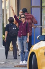 KATIE HOLMES Hailing a Taxi in New York 07/28/2015