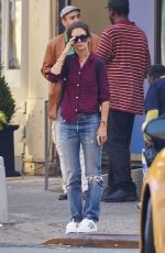 KATIE HOLMES Hailing a Taxi in New York 07/28/2015