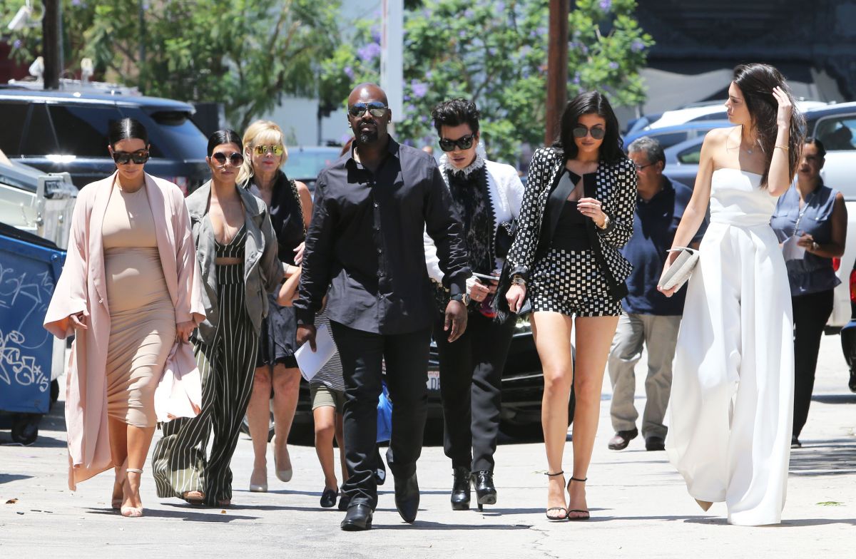 KIM and KHLOE KARDASHIAN and KYLIE and KENDALL JENNER Leaves Pantages ...