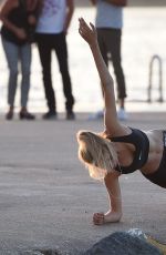 KIMBELREY GARNER Working Out St. Tropez 26/07/2015