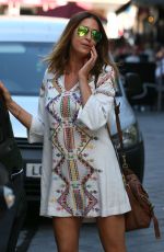 LISA SNOWDON Arrives at Capital FM in London 07/03/2015