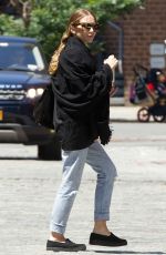 MARY KATE and ASHLEY OLSEN Out and About in Tribeca