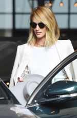 ROSIE HUNTINGTON-WHITELEY Leaves Her Hotel in London 07/30/2015