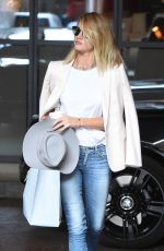 ROSIE HUNTINGTON-WHITELEY Leaves Her Hotel in London 07/30/2015