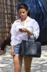 SELENA GOMEZ Leaves a Friend