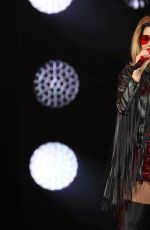 SHANIA TWAIN Performs at MSG in New York 06/30/2015