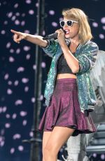 TAYLOR SWIFT at 1989 World Tour in Chicago 07/19/2015