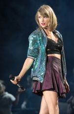 TAYLOR SWIFT at 1989 World Tour in Chicago 07/19/2015