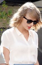 TAYLOR SWIFT Leaves Sugarfish Sushi Restaurant in Beverly Hills 07/28/2015