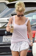 BRITNEY SPEARS Out Shopping in Beverly Hills 08/25/2015