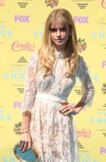 CARLSON YOUNG at 2015 Teen Choice Awards in Los Angeles