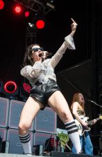 CHARLI XCX Performs at Lollapalooza in Chicago 08/01/2015