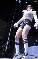 CHARLI XCX Performs at Lollapalooza in Chicago 08/01/2015