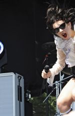 CHARLI XCX Performs at Lollapalooza in Chicago 08/01/2015