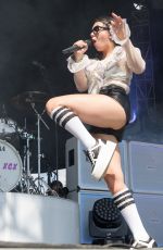 CHARLI XCX Performs at Lollapalooza in Chicago 08/01/2015