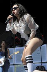 CHARLI XCX Performs at Lollapalooza in Chicago 08/01/2015