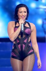 DEMI LOVATO at MTV Video Music Awards 2015 in Los Angeles