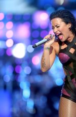 DEMI LOVATO at MTV Video Music Awards 2015 in Los Angeles