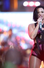 DEMI LOVATO at MTV Video Music Awards 2015 in Los Angeles