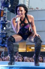 DEMI LOVATO at MTV Video Music Awards 2015 in Los Angeles