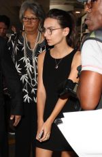EMILY RATAJKOWSKI Arrives at LAX Airport in Los Angeles 08/20/2015