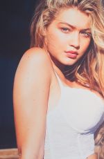 GIGI HADID Greets Fans at David Jones Elizabeth Street 