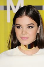 HAILEE STEINFELD at MTV Video Music Awards 2015 in Los Angeles