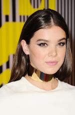 HAILEE STEINFELD at MTV Video Music Awards 2015 in Los Angeles