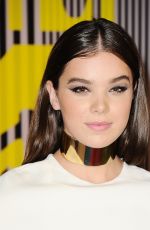 HAILEE STEINFELD at MTV Video Music Awards 2015 in Los Angeles